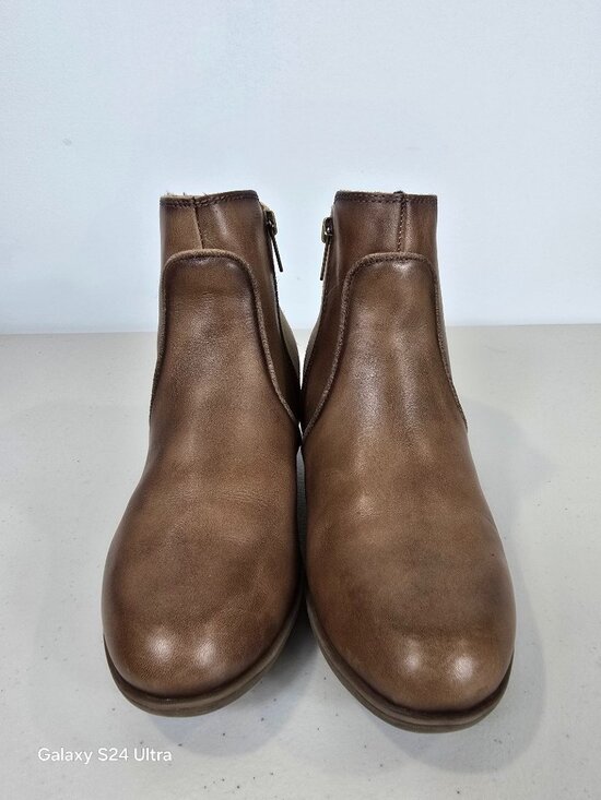 PIKOLINOS Shoes - Pikolinos Rotterdam 902 water resistant ankle brown leather booties size 9